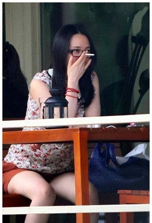 那英抽烟吗盘点明星吸烟那些事儿