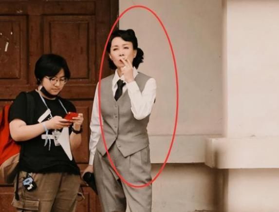 那英抽烟吗盘点明星吸烟那些事儿