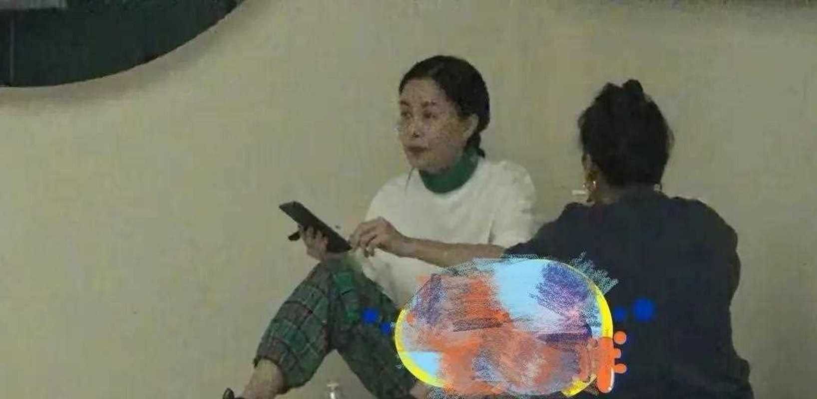 那英抽烟画面流出 粉丝担心健康问题