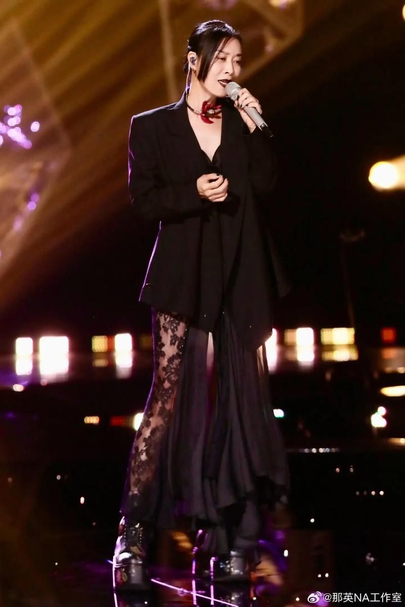 那英爱要有你才完美 如何唱出歌曲中的深情韵味