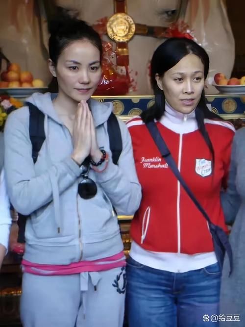 那英王菲合唱新歌引热议 天后联手演绎动人旋律