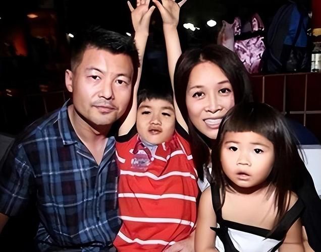 那英的父亲是谁 揭秘歌坛天后背后的家庭故事