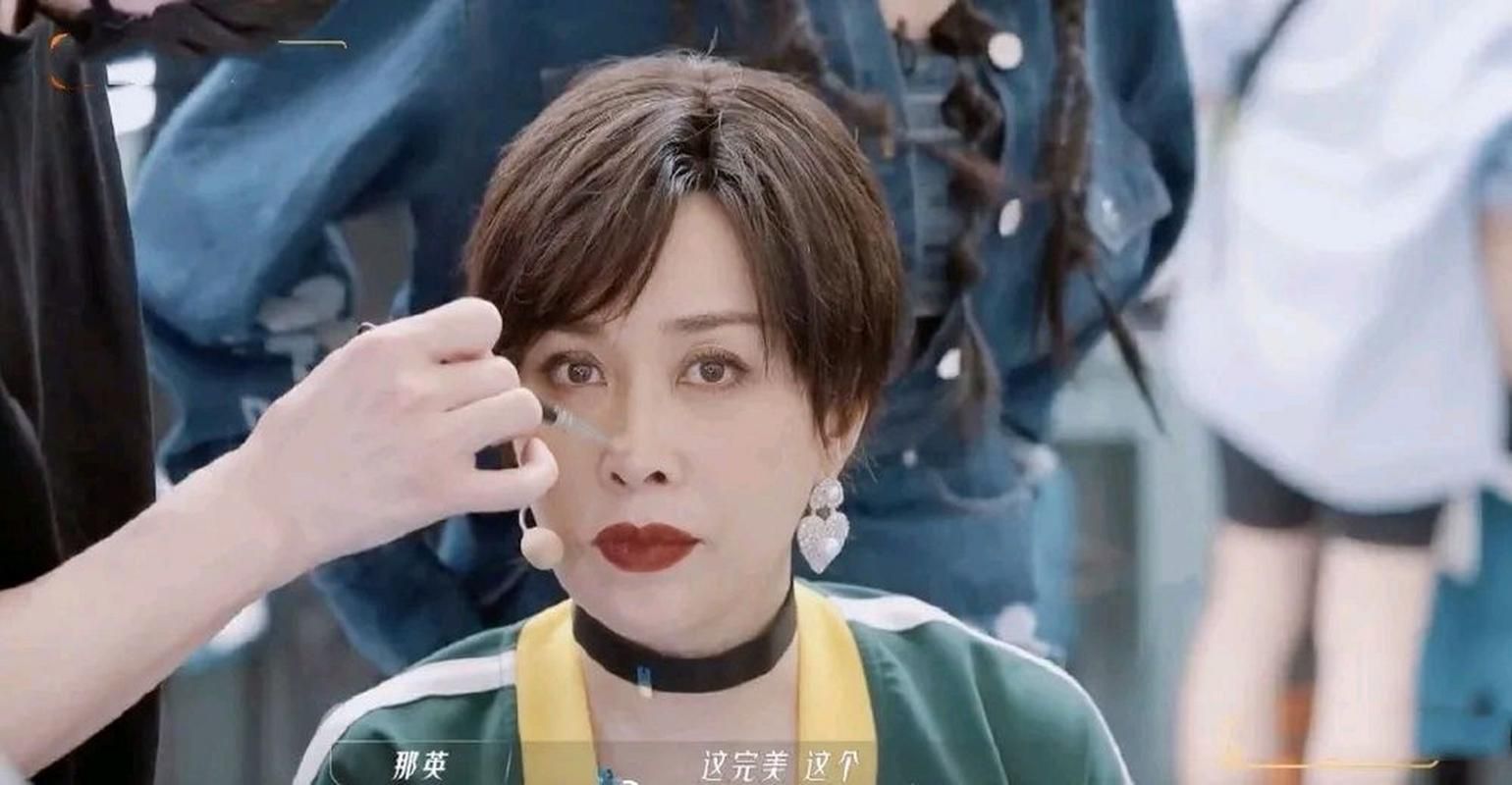 那英短发怎么剪好看发型师教你同款打理技巧