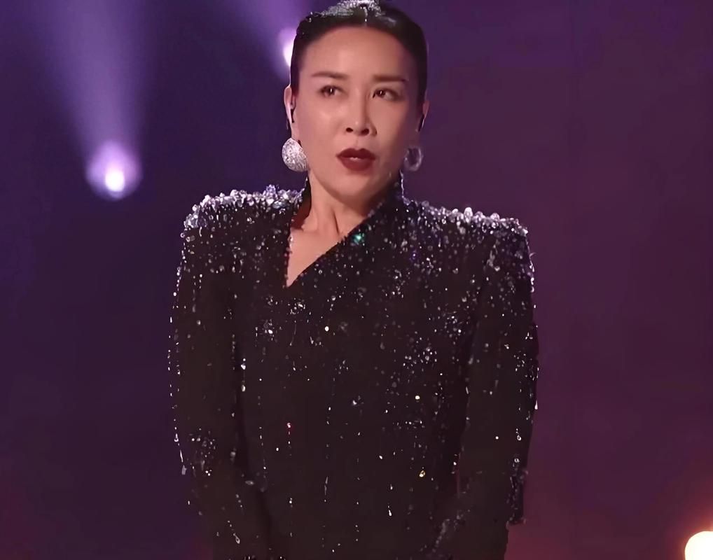 那英蒙面唱将表现如何 网友热议天后实力依旧