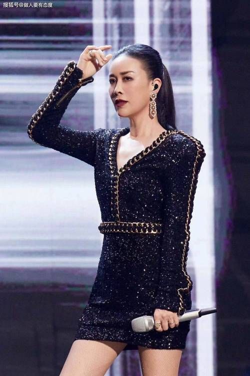 那英身材引热议50岁状态不输年轻女星