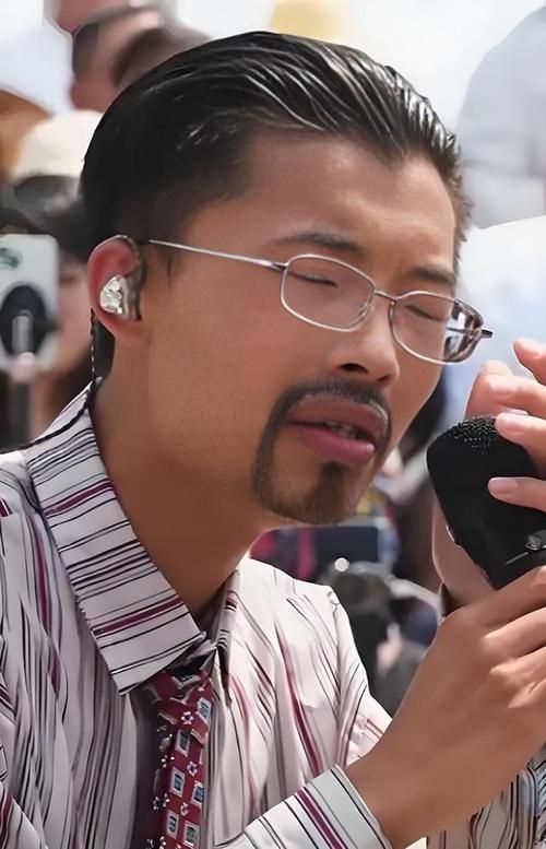 那英达尔文的故事 从默默无闻到一夜成名
