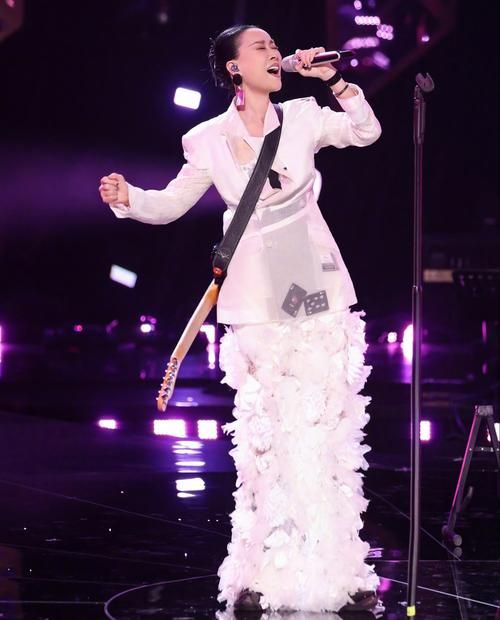 那英金曲奖现场演唱惊艳全场观众沸腾