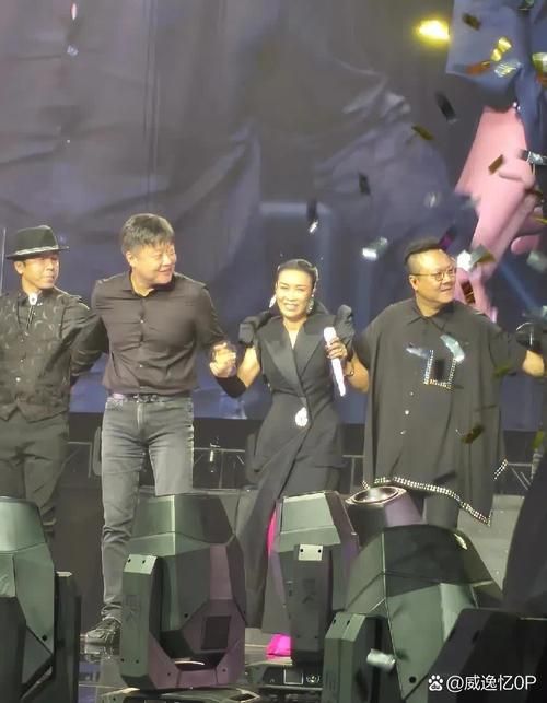 那英香港演唱会震撼开唱 经典金曲引发全场大合唱