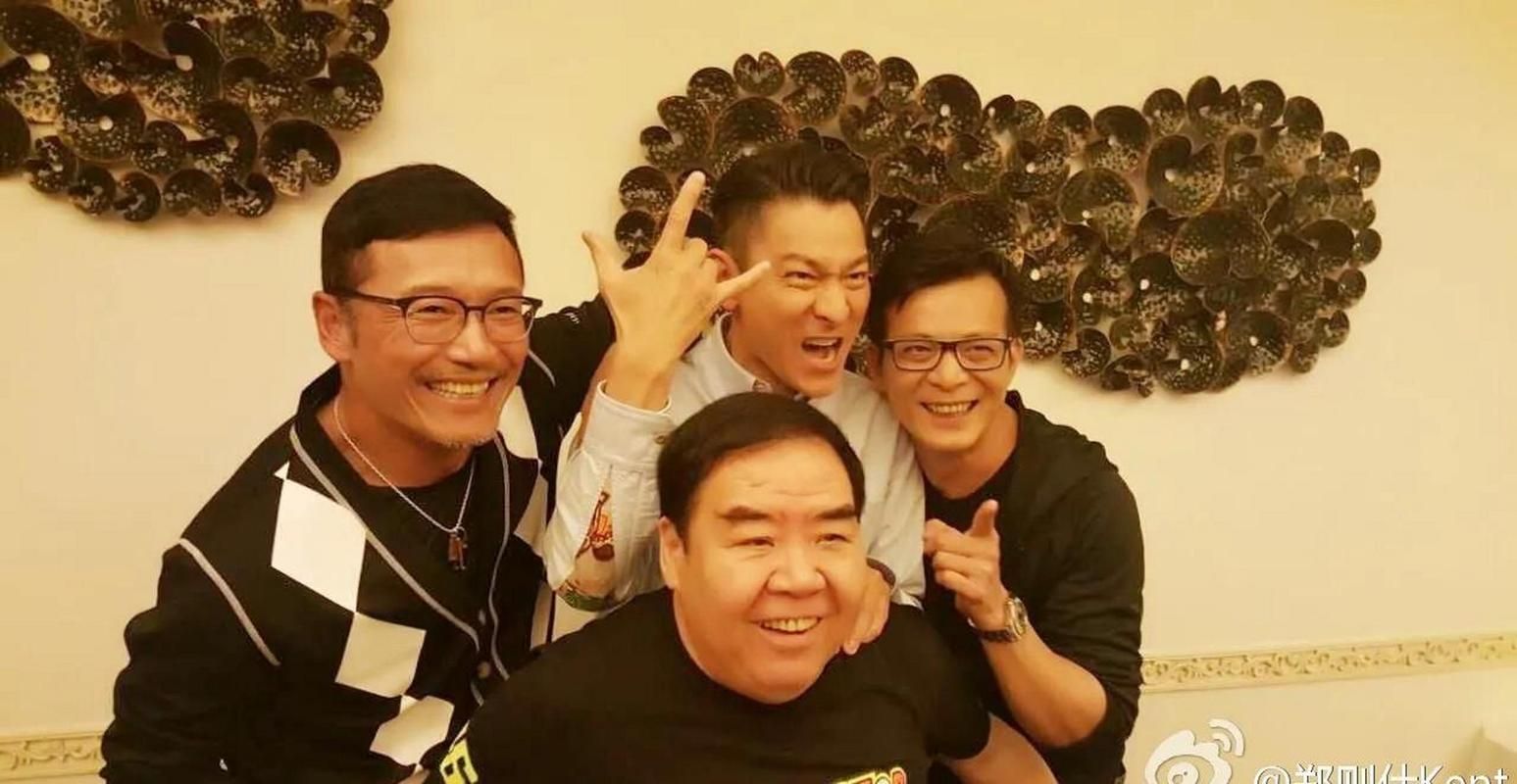 郑则仕刘德华同框瞬间那些年的兄弟情谊