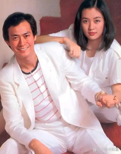 郑少秋刘德华同框引回忆杀，两代巨星的传奇人生