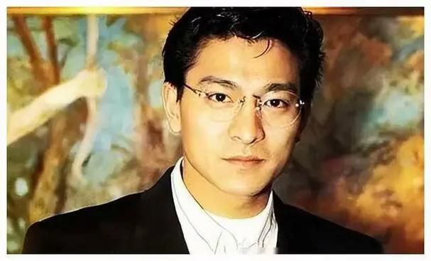 郑少秋和刘德华：不同年代的男神，谁是你心中的NO.1？