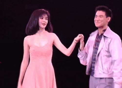 重温张学友演唱会关之琳助阵名场面 那些年追过的港星回忆