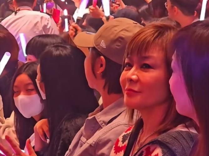 重温张学友演唱会关之琳助阵名场面 那些年追过的港星回忆