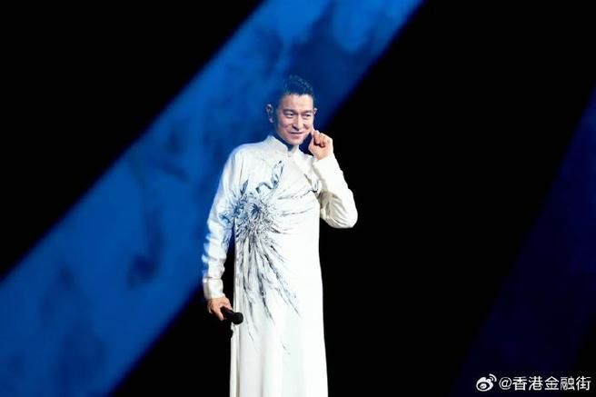 陈奕迅刘德华：天王巨星的音乐传奇与人生故事