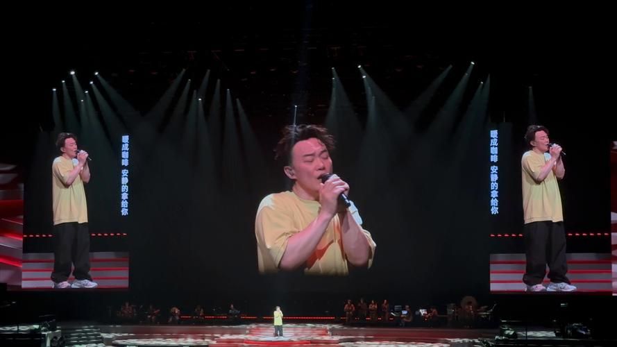 陈奕迅张学友合唱演唱会片段引发回忆杀