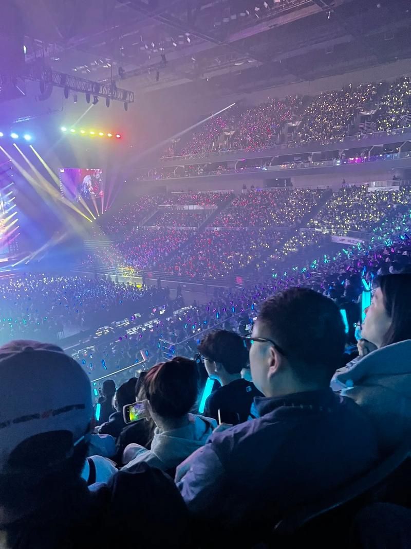 陈奕迅张学友合唱演唱会片段引发回忆杀