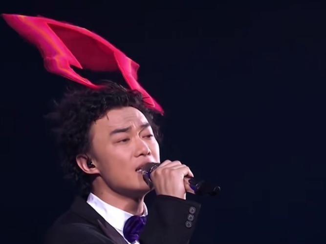 陈奕迅翻唱张学友的歌现场版视频哪个最感人
