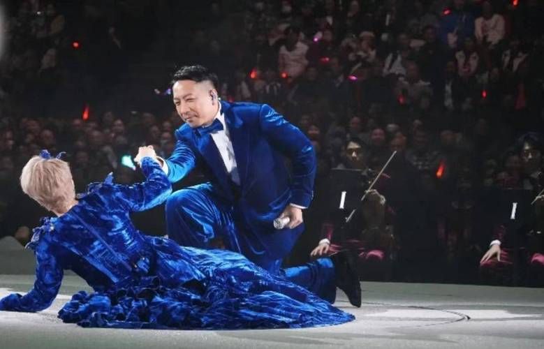 陈慧娴演唱会现场张学友突然登场引发尖叫