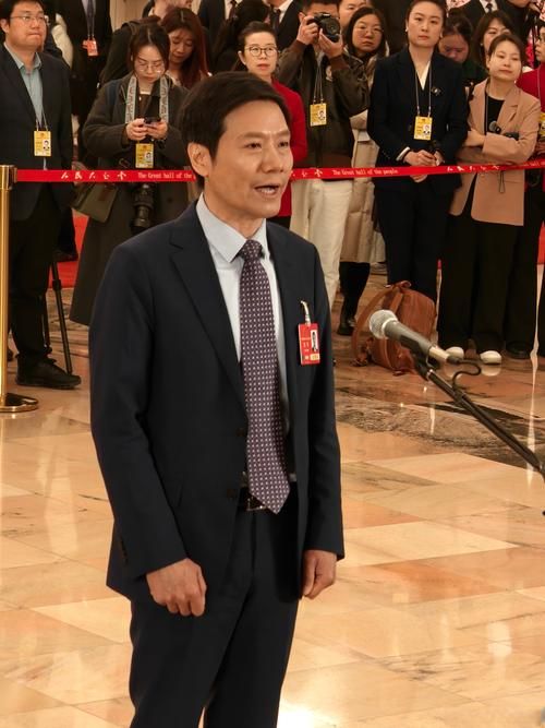 雷军对话刘德华：听华仔聊雷军创业故事