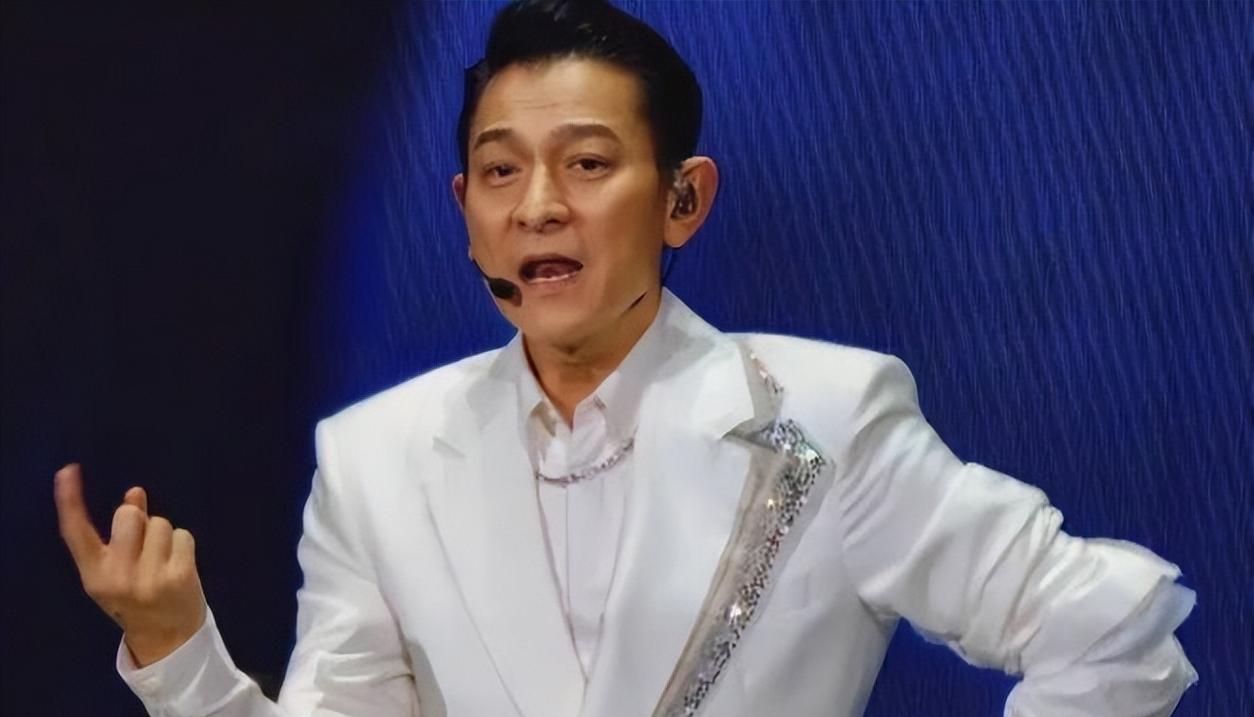 香港演唱会：关之琳低调支持刘德华！