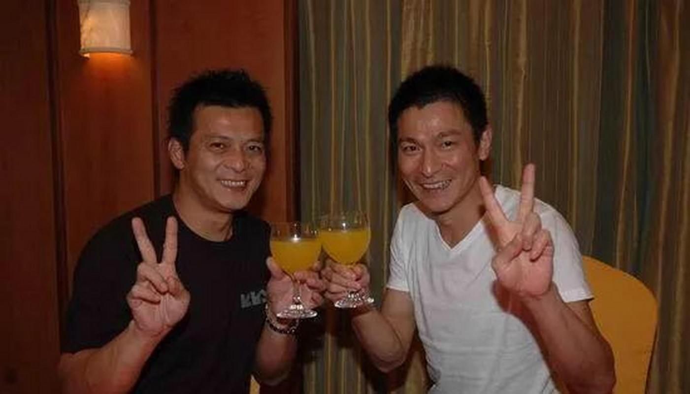 黄日华与刘德华关系揭秘两人多年友情内幕