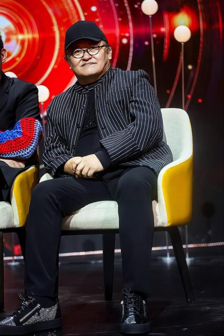 2022刘欢春晚外套