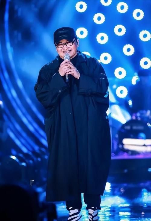 2022春晚刘欢的衣服