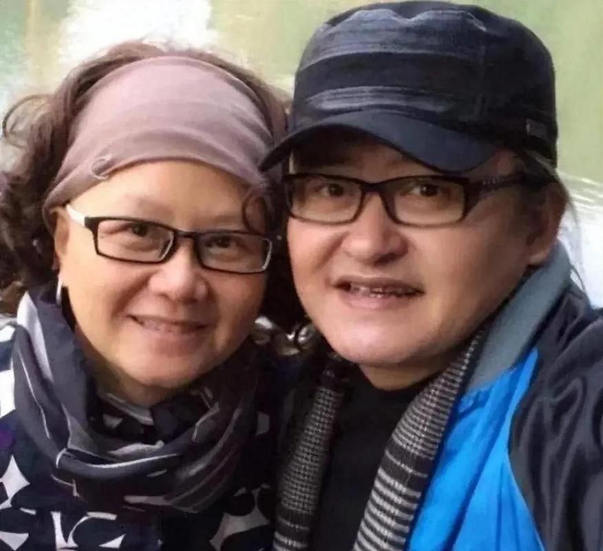 56岁刘欢结婚近照