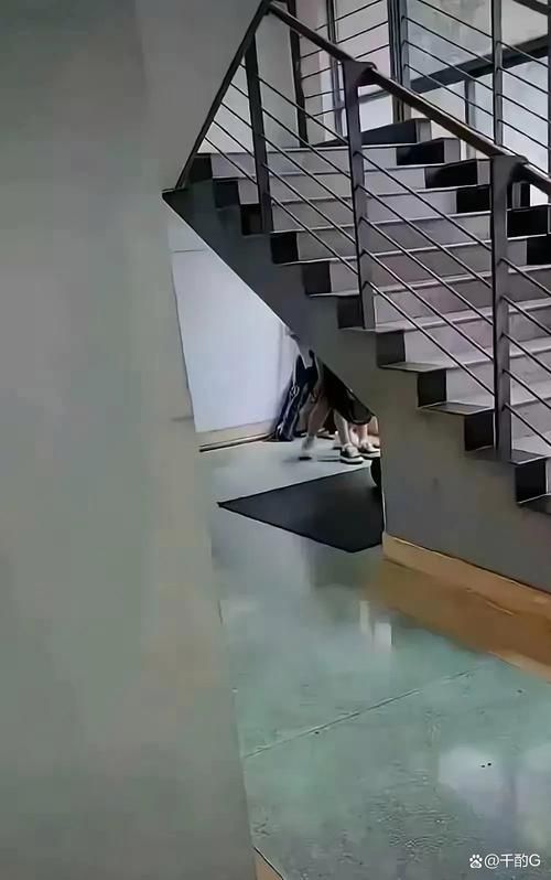 上楼梯也要连在一起刘欢