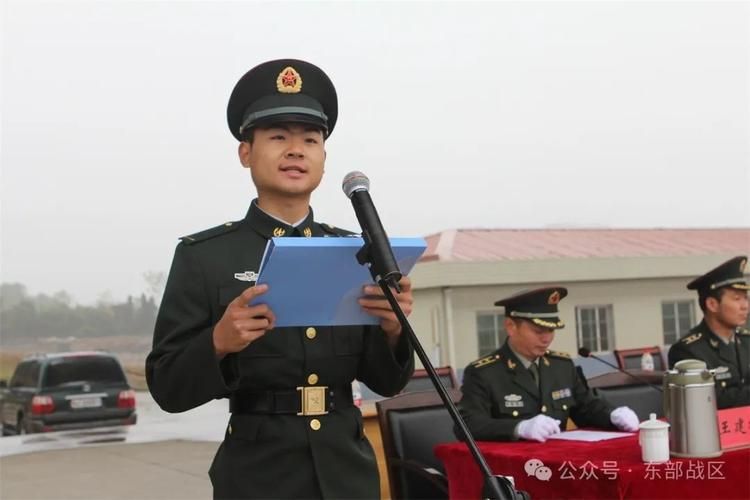 东部战区海军刘欢中尉