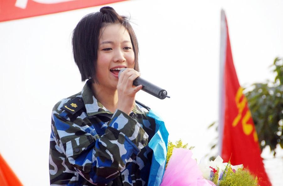 为什么姚贝娜不选刘欢