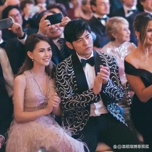 刘欢和周杰伦谁地位高