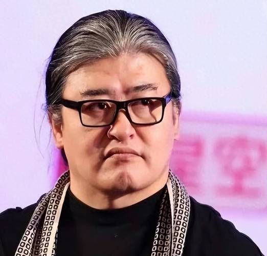 刘欢头发怎么了