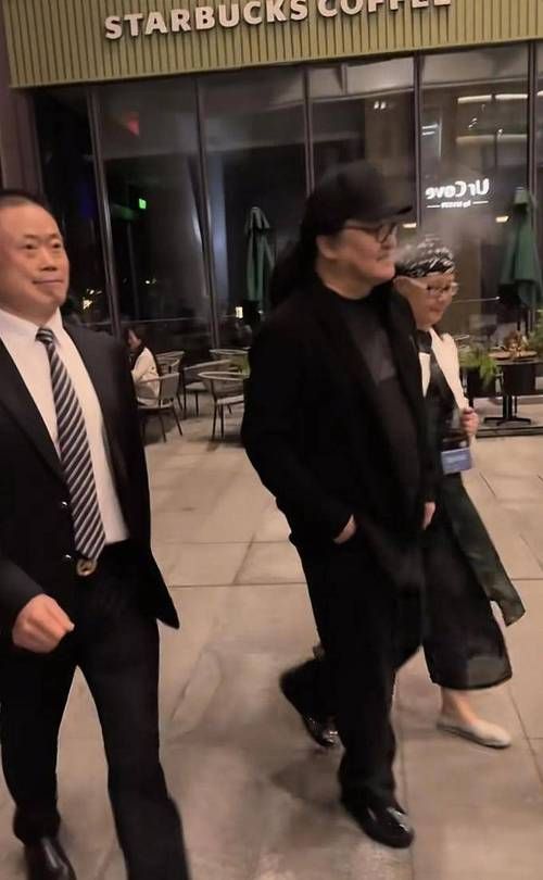 刘欢妻子抽烟