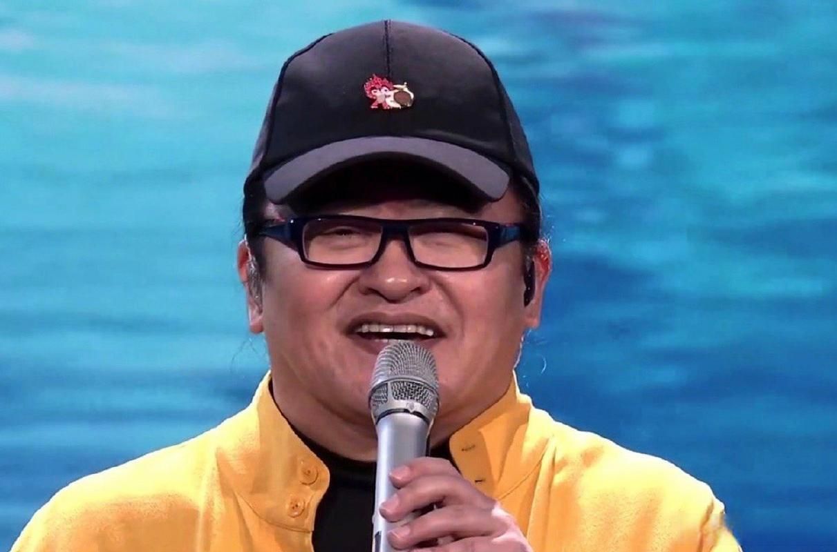 刘欢帽子上是奥运福娃欢