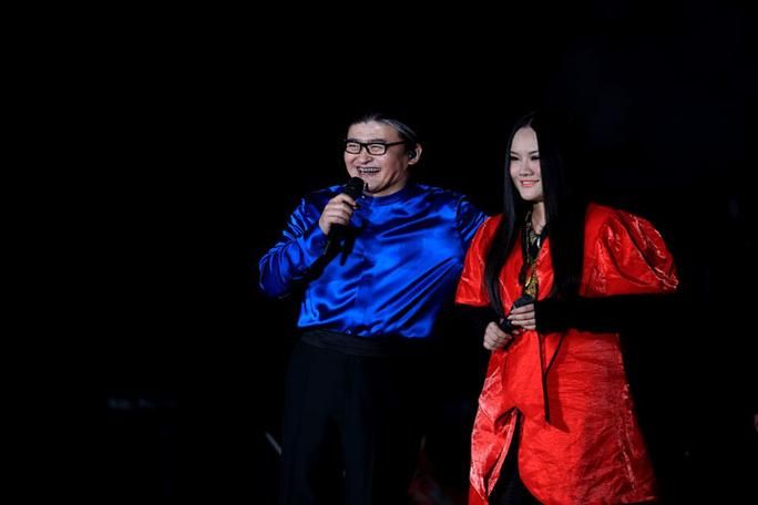 刘欢演唱会郑虹部分