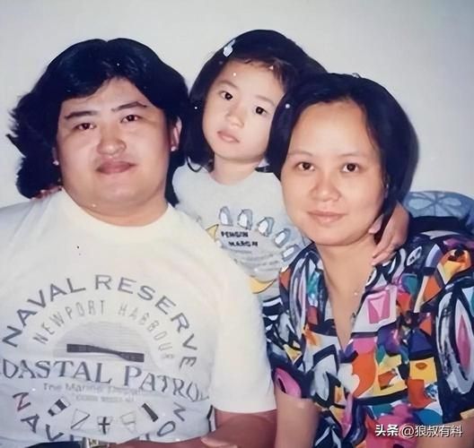刘欢父母俩同框画面