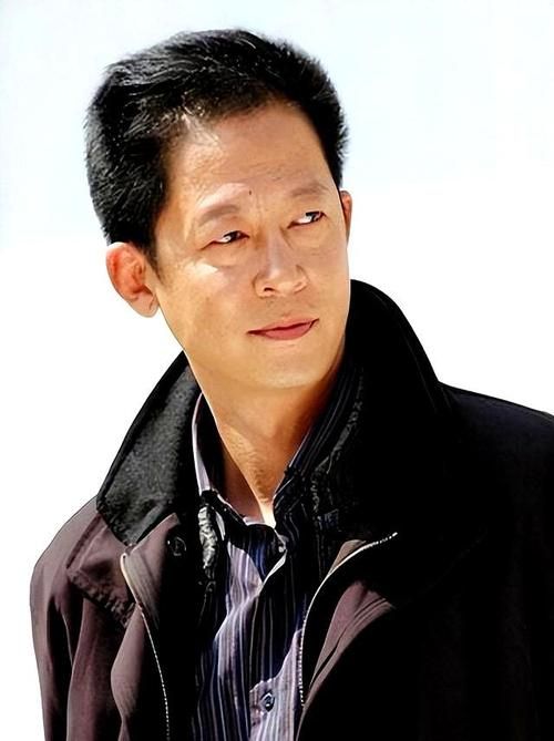 刘欢王志文谁岁数大