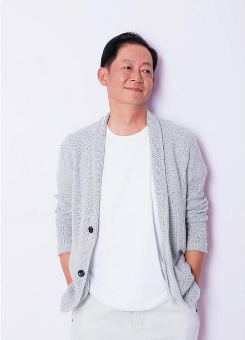 刘欢王志文谁岁数大