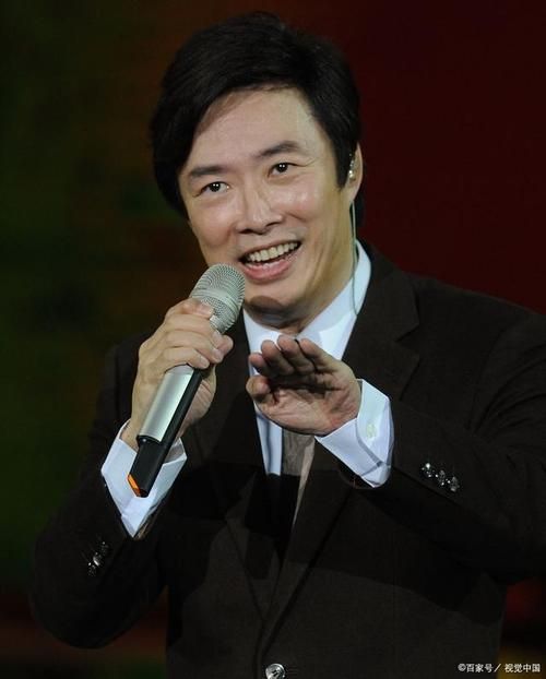 刘欢跟费玉清同台