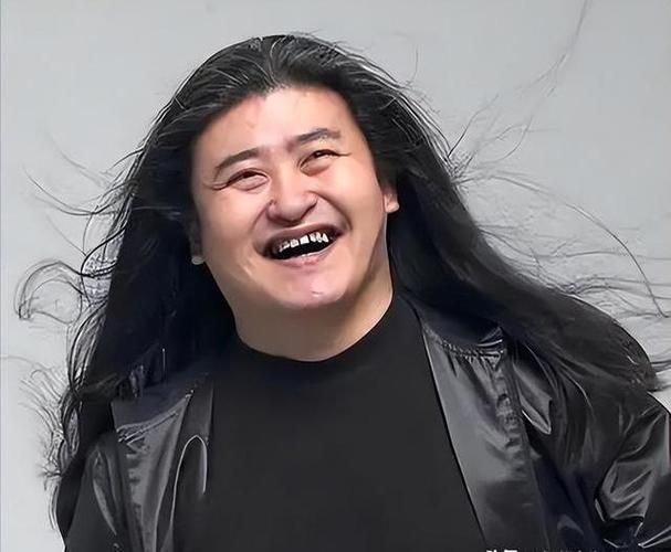 刘欢锁骨发